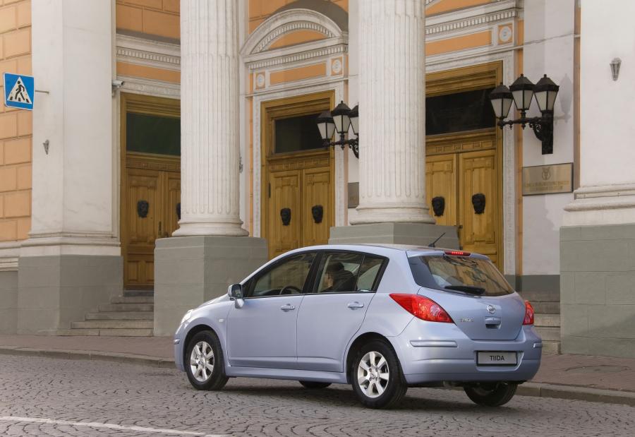  Nissan Tiida 2011 года  (фото 15 из 23)